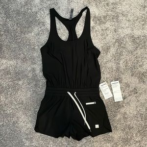 Like new Vuori women’s Clementine Romper - Black